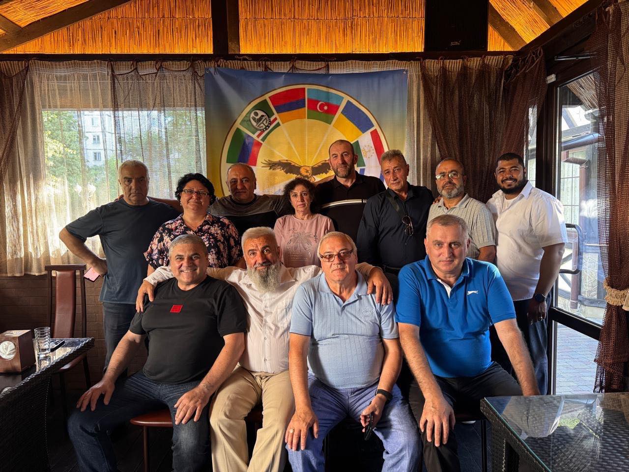 Фото членів Об’єднання етнічних народностей Полтавської області